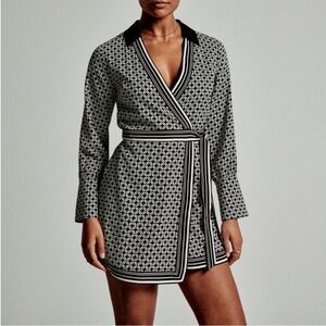 Abercrombie & Fitch Black and White Patterned Long Sleeve Dress
